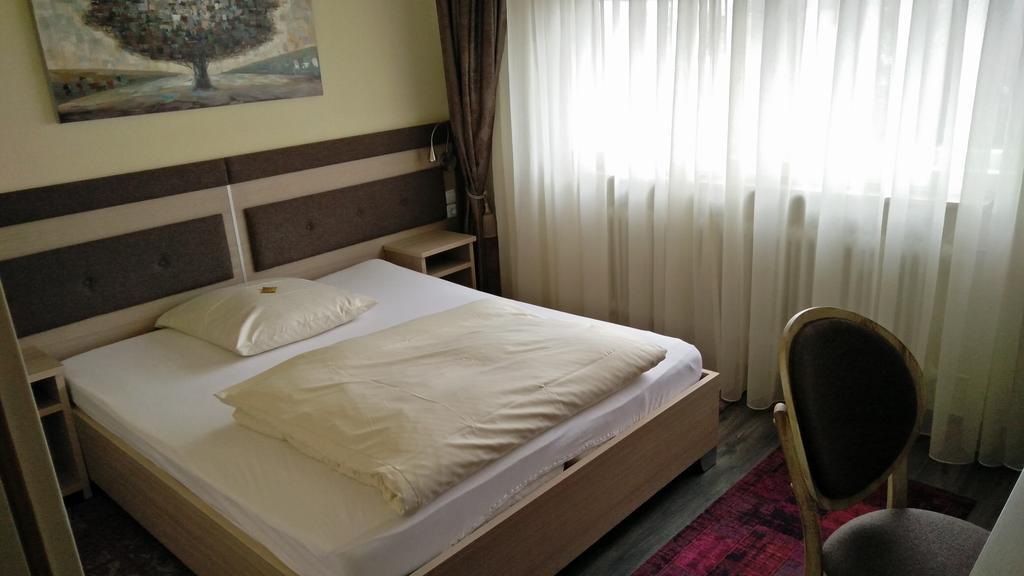 Hotel Alfa Neu-Isenburg Room photo